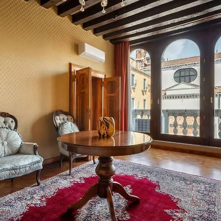 Giglio 2476 * البندقية