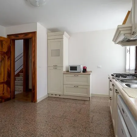 Giglio 2476 Appartamento *